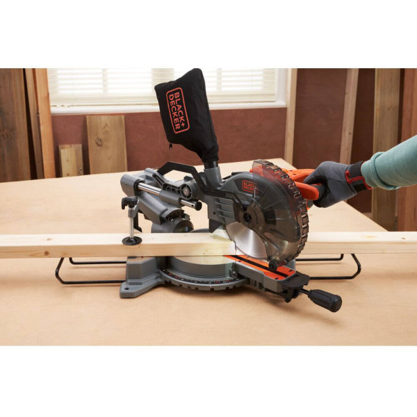 Пила торцовочная сетевая BLACK+DECKER BES701 Пила торцовочная сетевая BLACK+DECKER BES701