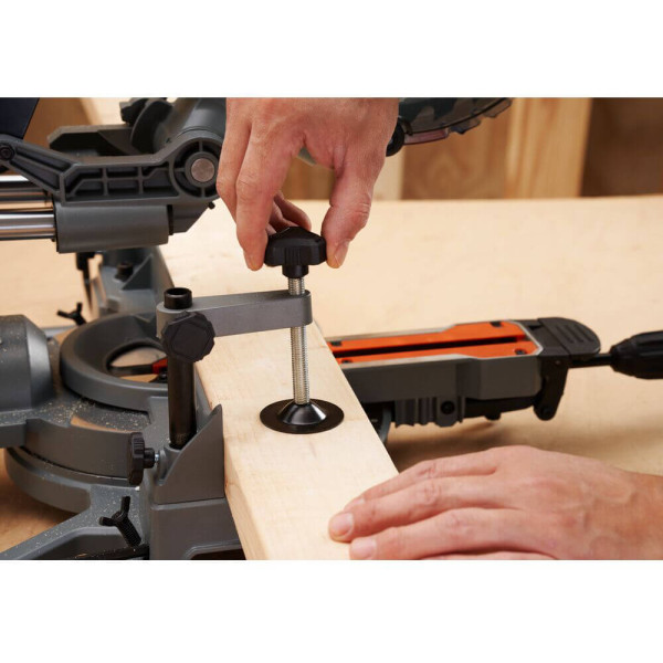 Пила торцовочная сетевая BLACK+DECKER BES701 Пила торцовочная сетевая BLACK+DECKER BES701