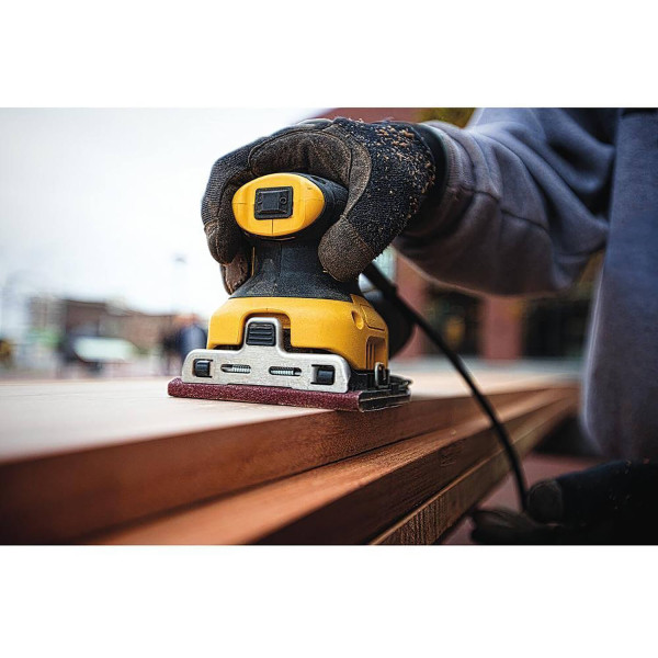 Шліфмашина вібраційна мережева DeWALT DWE6411 Шліфмашина вібраційна мережева DeWALT DWE6411