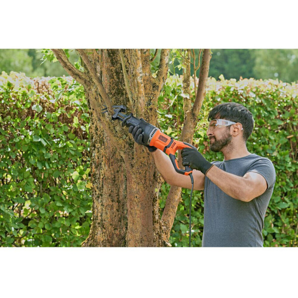 Пила сабельная сетевая BLACK+DECKER BES301 Пила сабельная сетевая BLACK+DECKER BES301