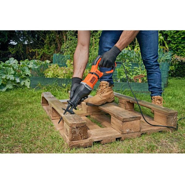Пила сабельная сетевая BLACK+DECKER BES301 Пила сабельная сетевая BLACK+DECKER BES301