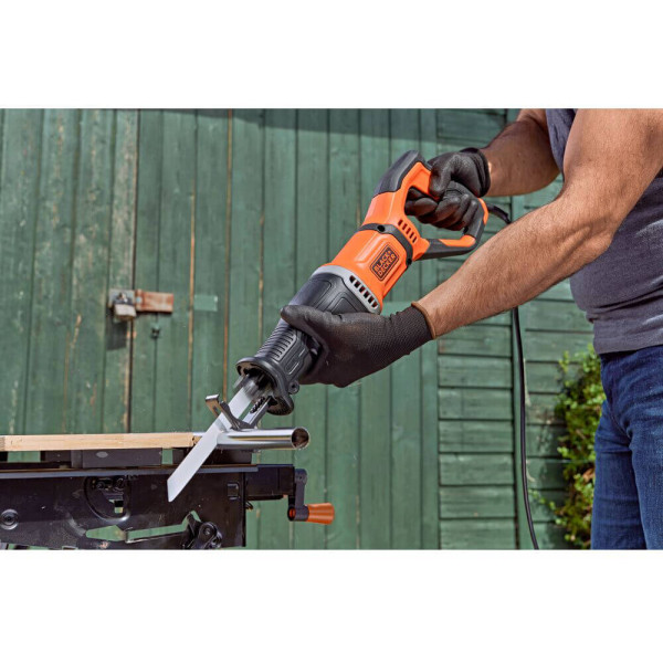 Пила сабельная сетевая BLACK+DECKER BES301 Пила сабельная сетевая BLACK+DECKER BES301