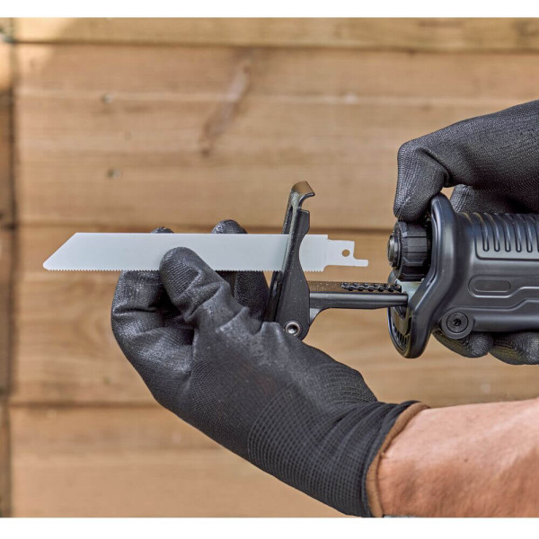 Пила сабельная сетевая BLACK+DECKER BES301 Пила сабельная сетевая BLACK+DECKER BES301