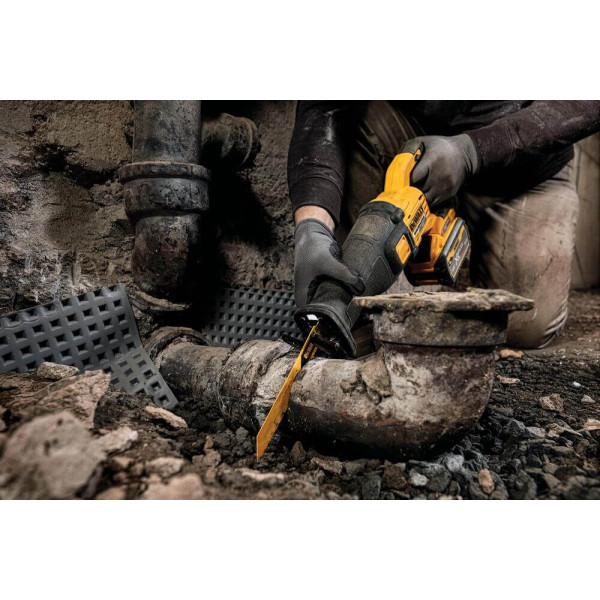 Пила сабельная аккумуляторная DeWALT DCS389NT Пила сабельная аккумуляторная DeWALT DCS389NT