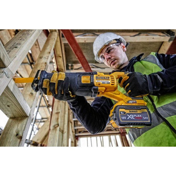 Пила сабельная аккумуляторная DeWALT DCS389NT Пила сабельная аккумуляторная DeWALT DCS389NT