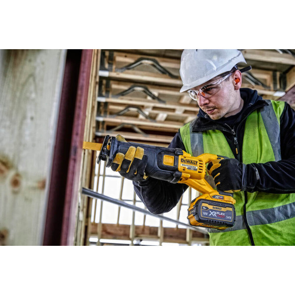 Пила сабельная аккумуляторная DeWALT DCS389NT Пила сабельная аккумуляторная DeWALT DCS389NT