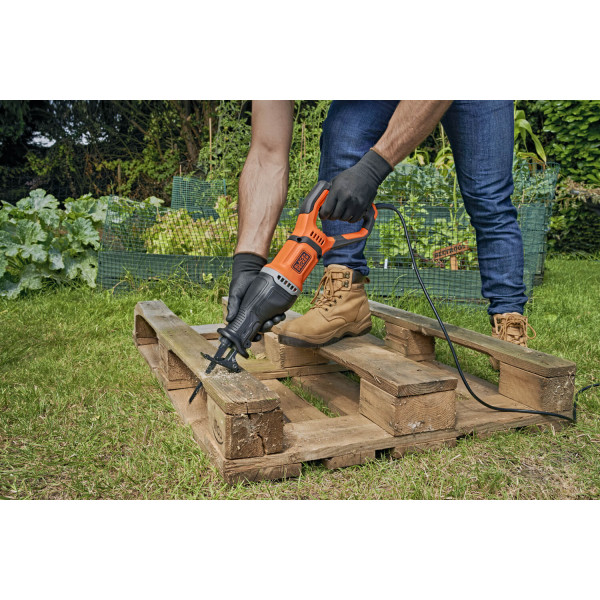 Пила сабельная сетевая BLACK+DECKER BES301K Пила сабельная сетевая BLACK+DECKER BES301K