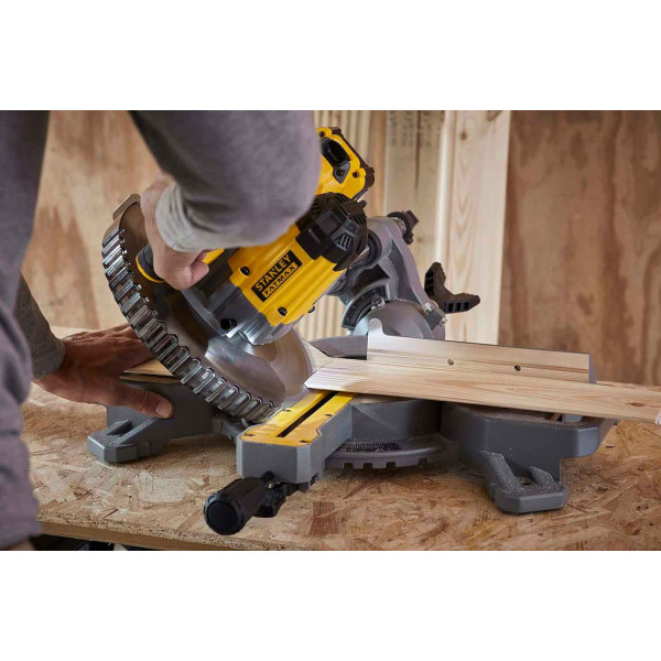 Пила торцювальна акумуляторна STANLEY FATMAX SFMCS701M1 Пила торцювальна акумуляторна STANLEY FATMAX SFMCS701M1