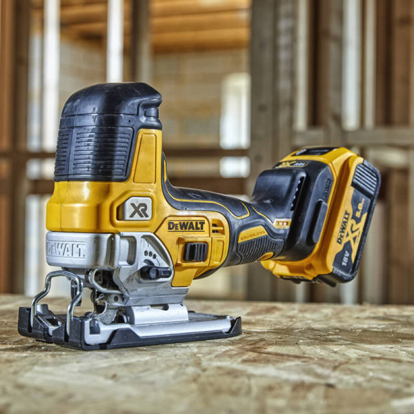 Пила лобзиковая аккумуляторная бесщеточная DeWALT DCS335NT Пила лобзиковая аккумуляторная бесщеточная DeWALT DCS335NT
