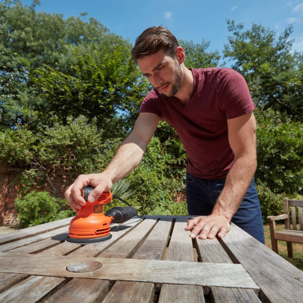 Шліфмашина ексцентрикова мережева BLACK+DECKER BEW210 Шліфмашина ексцентрикова мережева BLACK+DECKER BEW210