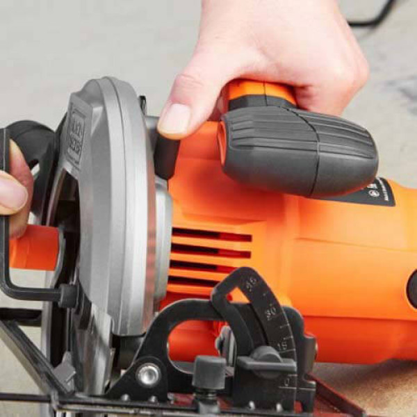 Пила дисковая сетевая BLACK+DECKER CS1550 Пила дисковая сетевая BLACK+DECKER CS1550