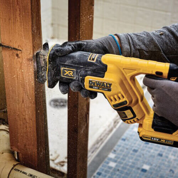 Пила сабельная аккумуляторная бесщеточная DeWALT DCS367P2 Пила сабельная аккумуляторная бесщеточная DeWALT DCS367P2