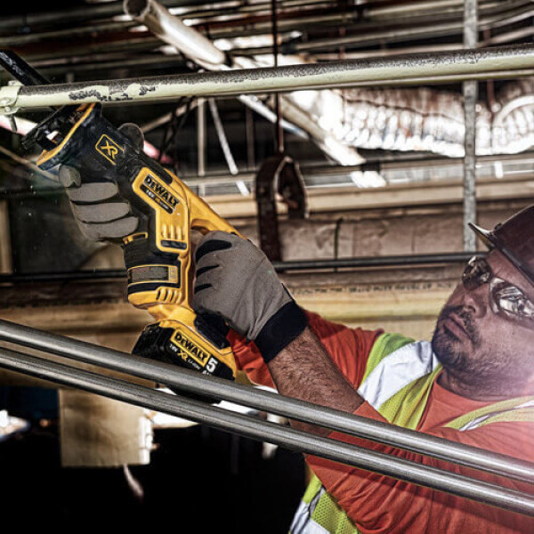 Пила сабельная аккумуляторная бесщеточная DeWALT DCS367P2 Пила сабельная аккумуляторная бесщеточная DeWALT DCS367P2