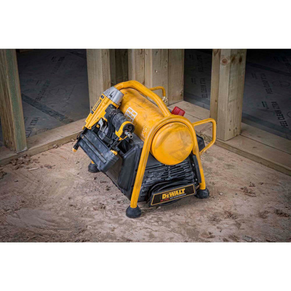 Компресор повітряний безмасляний DeWALT DPC6MRC Компресор повітряний безмасляний DeWALT DPC6MRC
