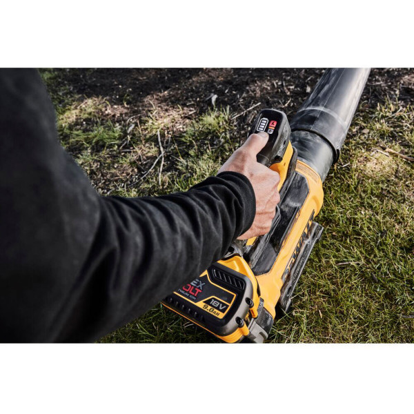 Повітродувка акумуляторна безщіткова DeWALT DCMBL777X1 Повітродувка акумуляторна безщіткова DeWALT DCMBL777X1