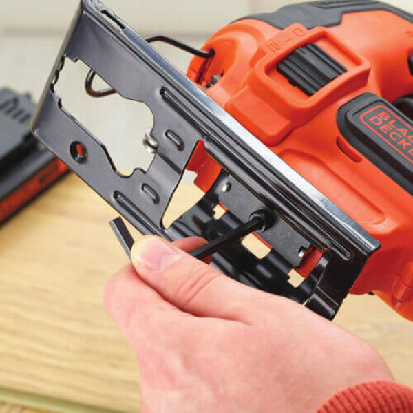 Пила лобзикова акумуляторна BLACK+DECKER BDCJS18 Пила лобзикова акумуляторна BLACK+DECKER BDCJS18