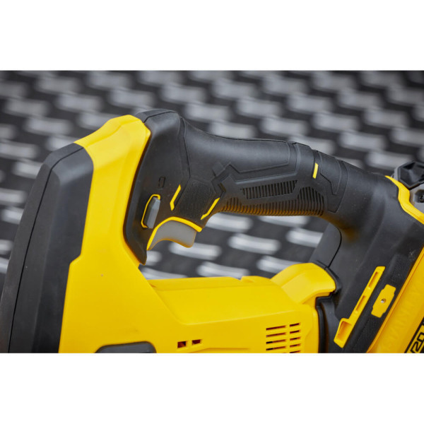 Пила лобзиковая аккумуляторная STANLEY FATMAX SFMCS600B Пила лобзиковая аккумуляторная STANLEY FATMAX SFMCS600B