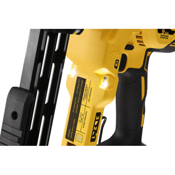 Степлер скобозабивной аккумуляторный бесщеточный DeWALT DCFS950P2 Степлер скобозабивной аккумуляторный бесщеточный DeWALT DCFS950P2