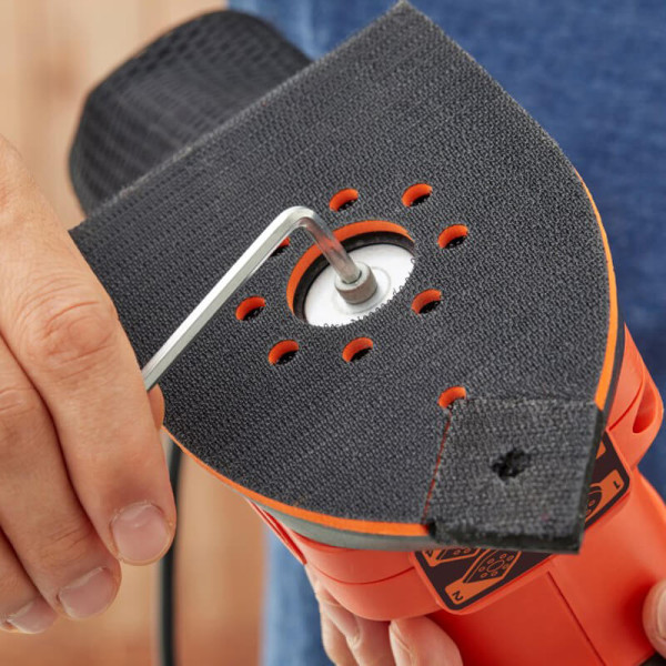 Шліфмашина вібраційна мережева BLACK+DECKER BEW200 Шліфмашина вібраційна мережева BLACK+DECKER BEW200