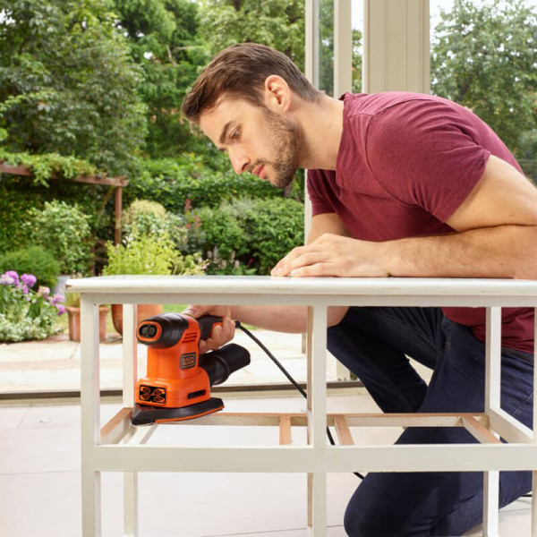 Шліфмашина вібраційна мережева BLACK+DECKER BEW200 Шліфмашина вібраційна мережева BLACK+DECKER BEW200