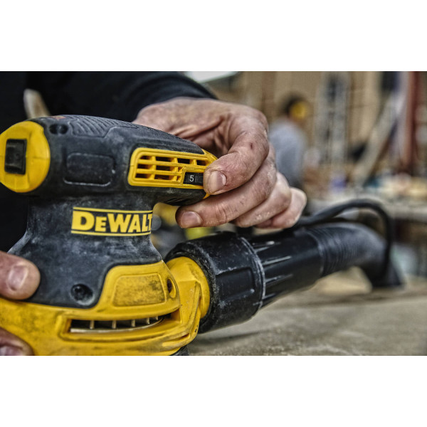 Шліфмашина ексцентрикова мережева DeWALT DWE6423 Шліфмашина ексцентрикова мережева DeWALT DWE6423