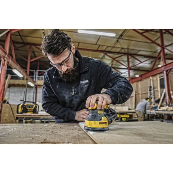 Шліфмашина ексцентрикова мережева DeWALT DWE6423 Шліфмашина ексцентрикова мережева DeWALT DWE6423