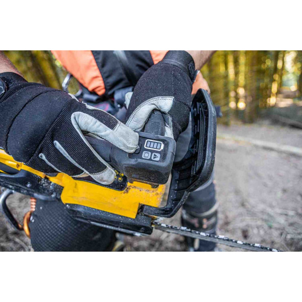Пилка ланцюгова акумуляторна безщіткова з верхньою рукояткою DeWALT DCMCST635X1 Пилка ланцюгова акумуляторна безщіткова з верхньою рукояткою DeWALT DCMCST635X1