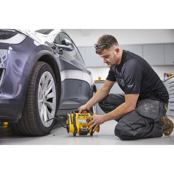 Компрессор воздушный аккумуляторный DeWALT DCC018N Компрессор воздушный аккумуляторный DeWALT DCC018N