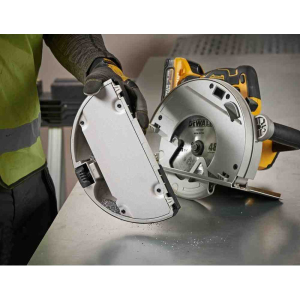 Пилка дискова по металу акумуляторна DeWALT DCS383H2 Пилка дискова по металу акумуляторна DeWALT DCS383H2