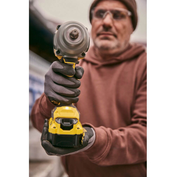 Гайковерт ударний акумуляторний STANLEY FATMAX SFMCF940M1 Гайковерт ударний акумуляторний STANLEY FATMAX SFMCF940M1