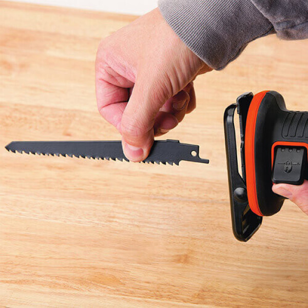 Пила сабельная аккумуляторная BLACK+DECKER BDCR18N Пила сабельная аккумуляторная BLACK+DECKER BDCR18N