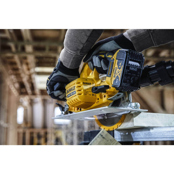 Пила дисковая аккумуляторная DeWALT DCS570N Пила дисковая аккумуляторная DeWALT DCS570N