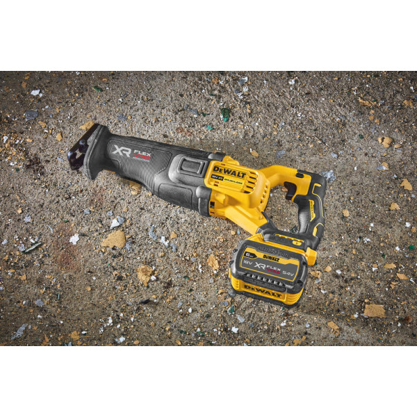 Пила сабельная аккумуляторная DeWALT DCS386NT Пила сабельная аккумуляторная DeWALT DCS386NT