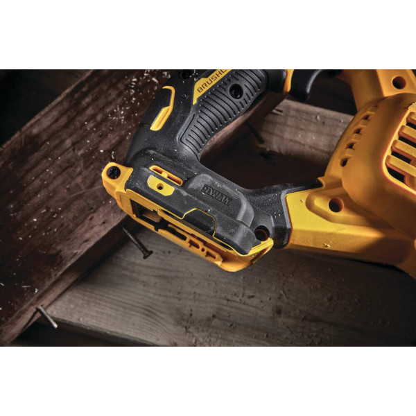Пила сабельная аккумуляторная DeWALT DCS386NT Пила сабельная аккумуляторная DeWALT DCS386NT