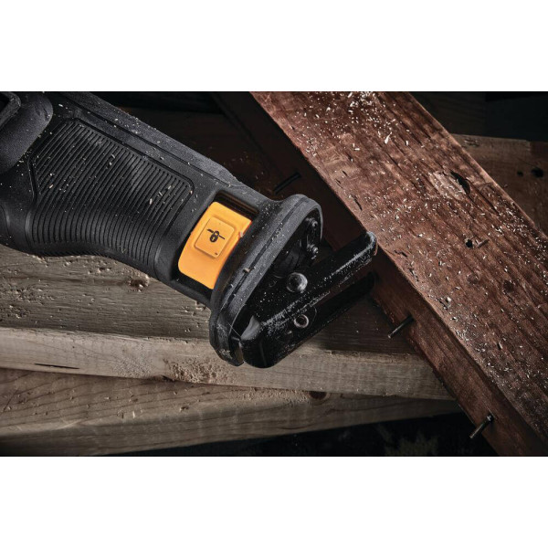 Пила сабельная аккумуляторная DeWALT DCS386NT Пила сабельная аккумуляторная DeWALT DCS386NT