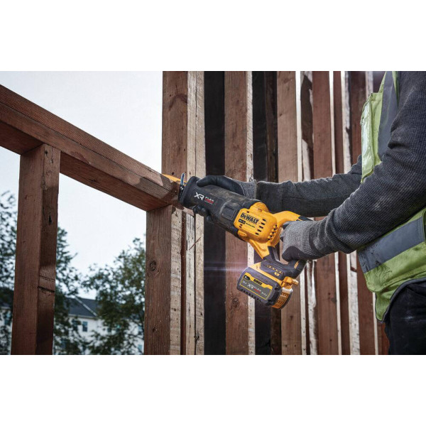 Пила сабельная аккумуляторная DeWALT DCS386NT Пила сабельная аккумуляторная DeWALT DCS386NT