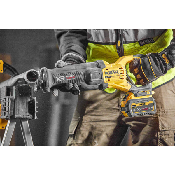 Пила сабельная аккумуляторная DeWALT DCS386NT Пила сабельная аккумуляторная DeWALT DCS386NT