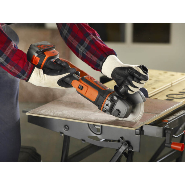 Шліфмашина кутова - болгарка акумуляторна BLACK+DECKER BCG720M1 Шліфмашина кутова - болгарка акумуляторна BLACK+DECKER BCG720M1