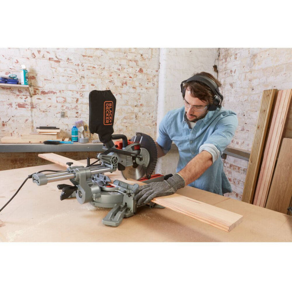 Пила торцовочная сетевая BLACK+DECKER BES700 Пила торцовочная сетевая BLACK+DECKER BES700