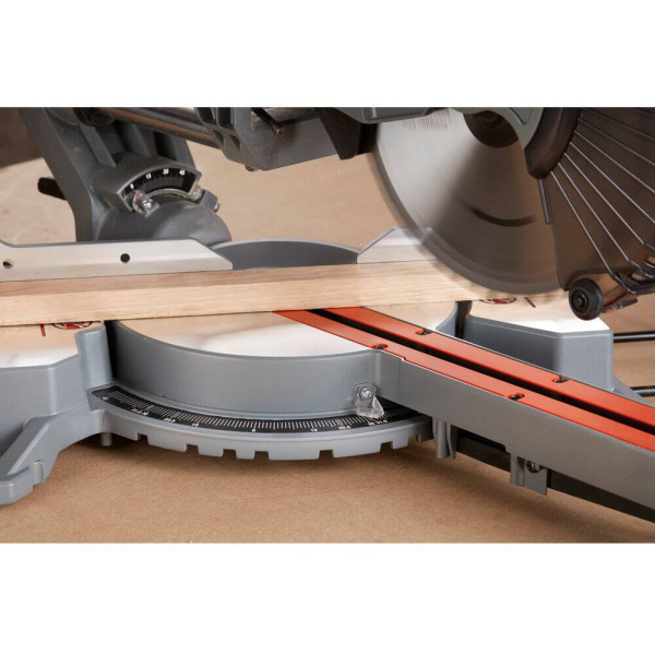 Пила торцовочная сетевая BLACK+DECKER BES700 Пила торцовочная сетевая BLACK+DECKER BES700