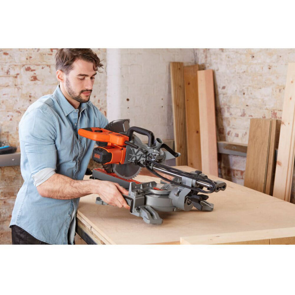 Пила торцовочная сетевая BLACK+DECKER BES700 Пила торцовочная сетевая BLACK+DECKER BES700